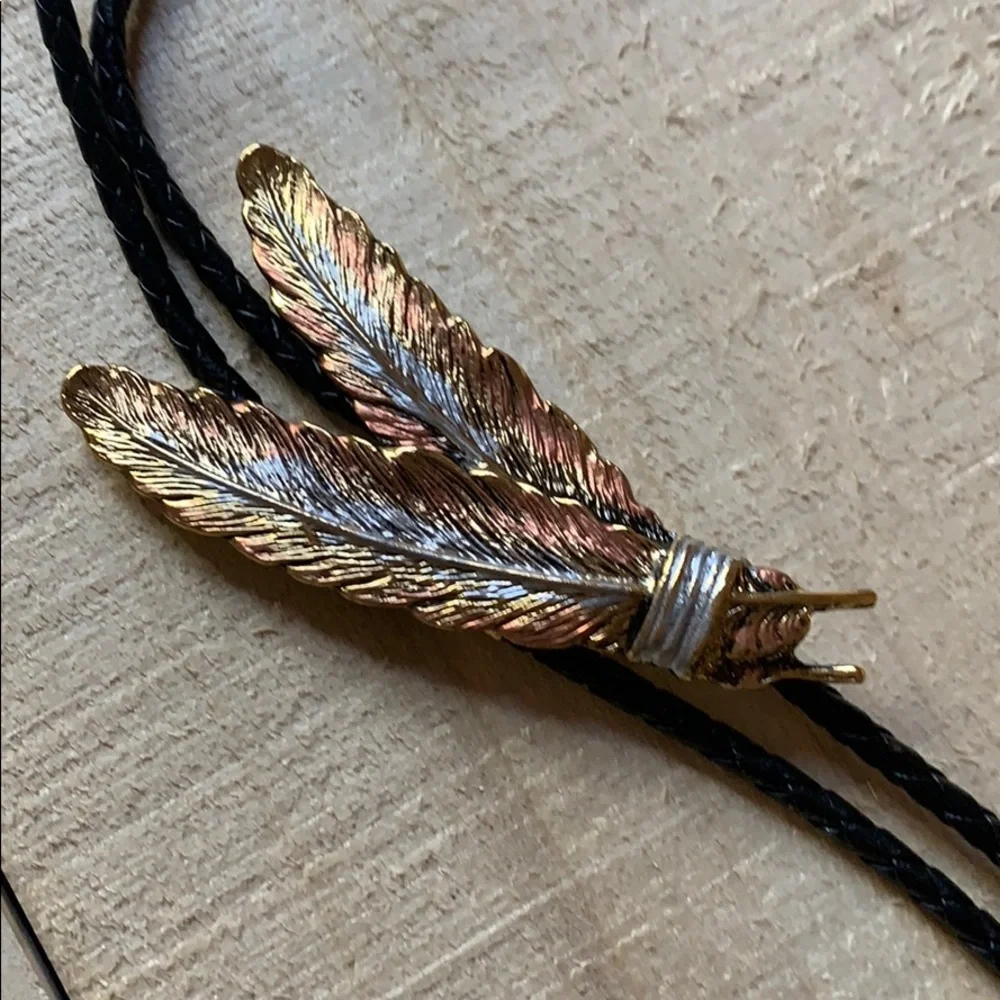 *NEW* Gold tone Feathers Bolo Western Tie - Picture 1 of 4